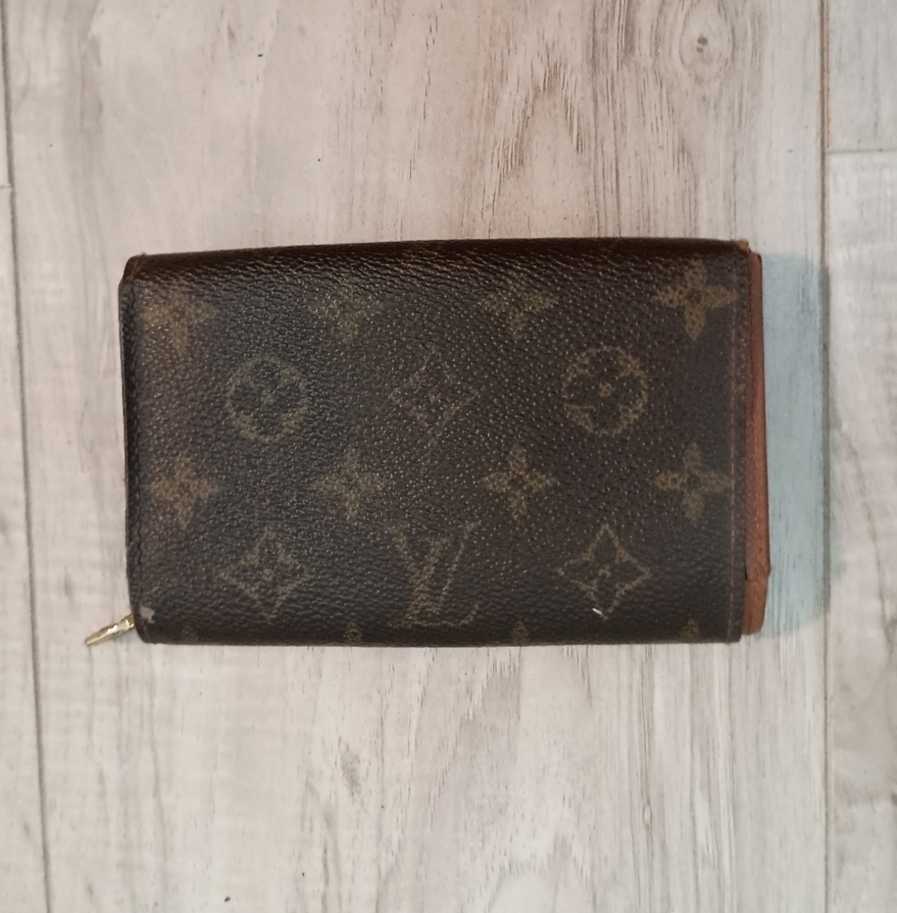 Louis Vuitton, Mono Brown Leather, Bi-fold Compact Wallet - Picture 2 of 13